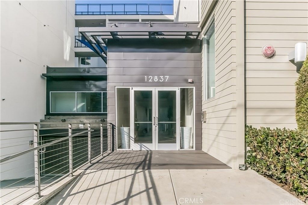 12837 Moorpark Street 107, Studio City, CA 91604