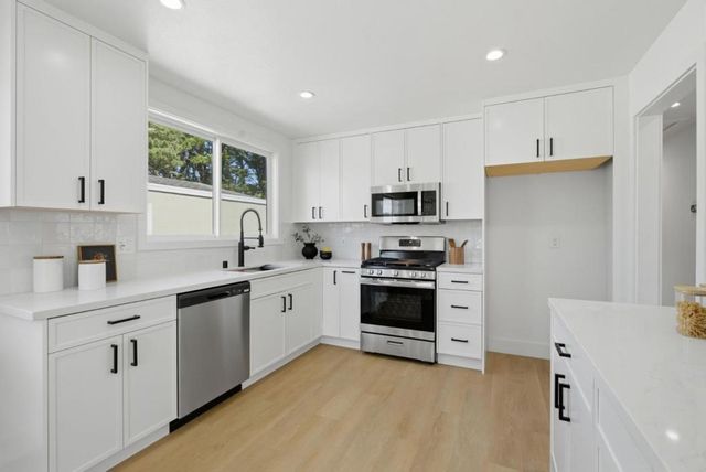 249 Gateway Drive, Pacifica, CA 94044