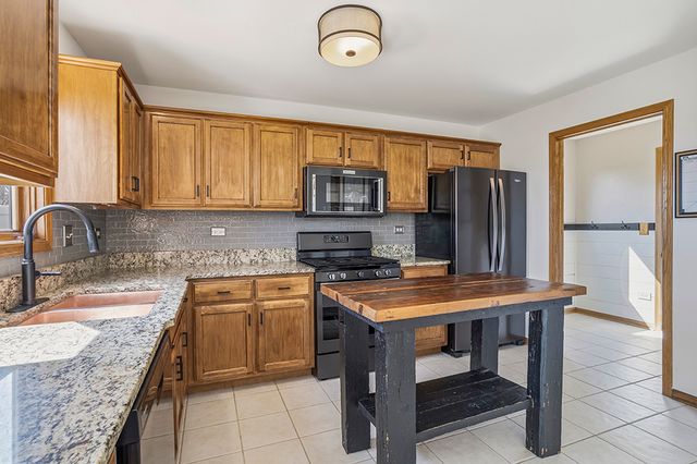 26511 S Overland Drive, Channahon, IL 60410
