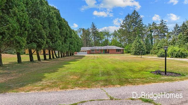311 Honey Creek Avenue, Ada, MI 49301