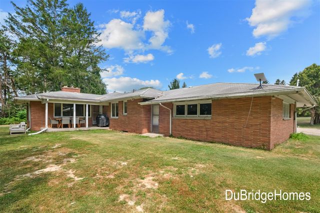 311 Honey Creek Avenue, Ada, MI 49301