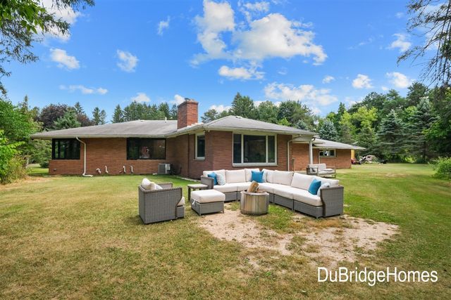 311 Honey Creek Avenue, Ada, MI 49301