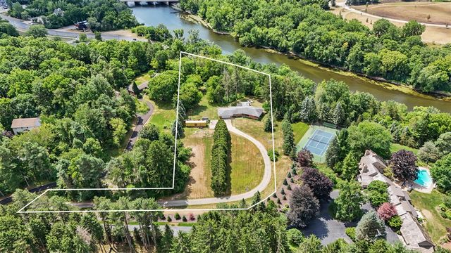 311 Honey Creek Avenue, Ada, MI 49301