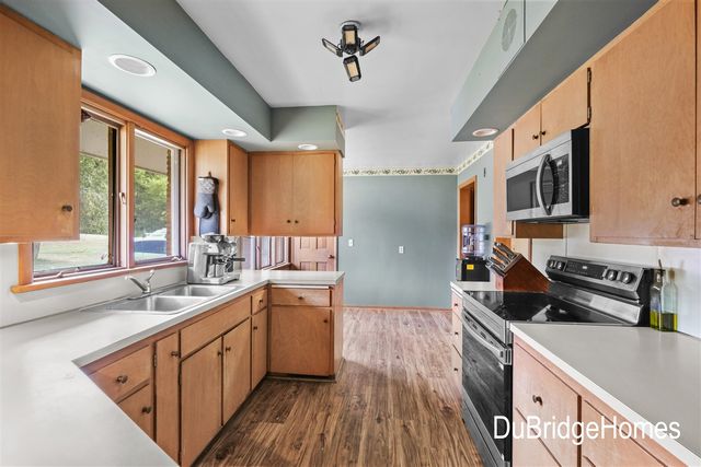 311 Honey Creek Avenue, Ada, MI 49301
