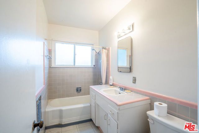 13131 Crewe Street, North Hollywood (los Angeles), CA 91605