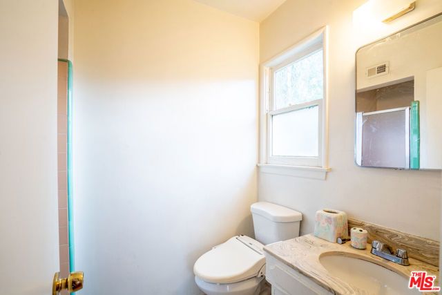 13131 Crewe Street, North Hollywood (los Angeles), CA 91605