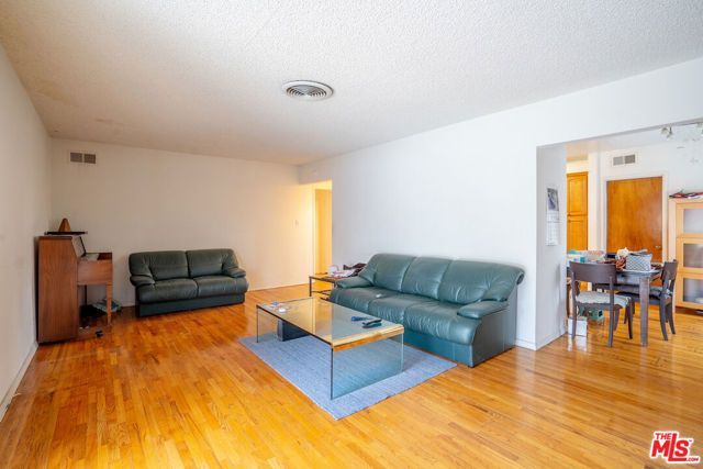 13131 Crewe Street, North Hollywood (los Angeles), CA 91605