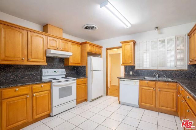 13131 Crewe Street, North Hollywood (los Angeles), CA 91605