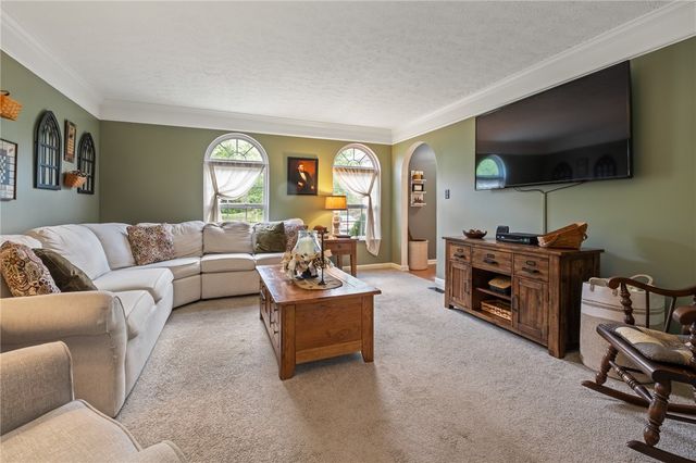 9242 Marshall Rd, Cranberry Twp, PA 16066