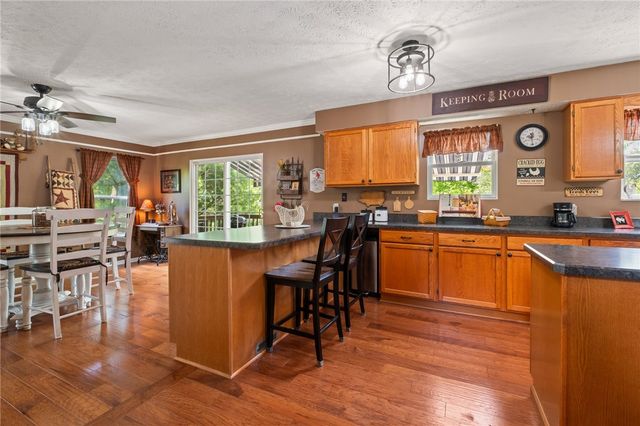9242 Marshall Rd, Cranberry Twp, PA 16066