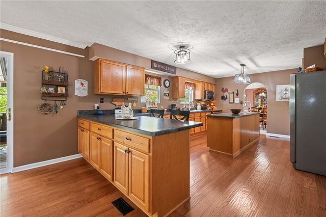 9242 Marshall Rd, Cranberry Twp, PA 16066