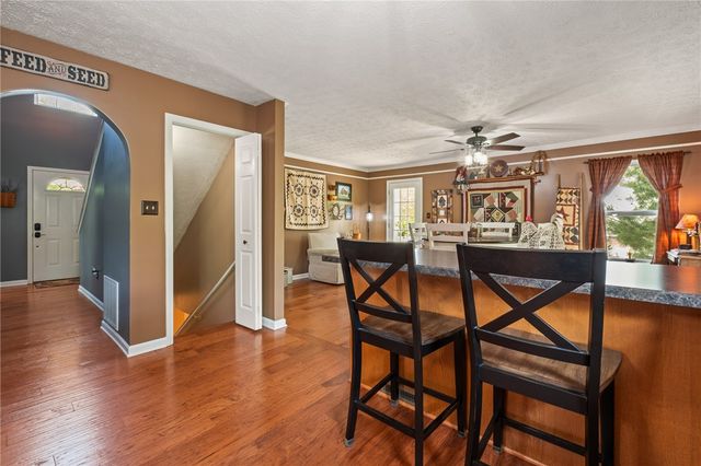 9242 Marshall Rd, Cranberry Twp, PA 16066