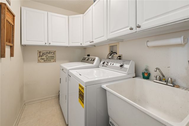 9242 Marshall Rd, Cranberry Twp, PA 16066