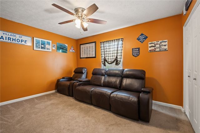 9242 Marshall Rd, Cranberry Twp, PA 16066