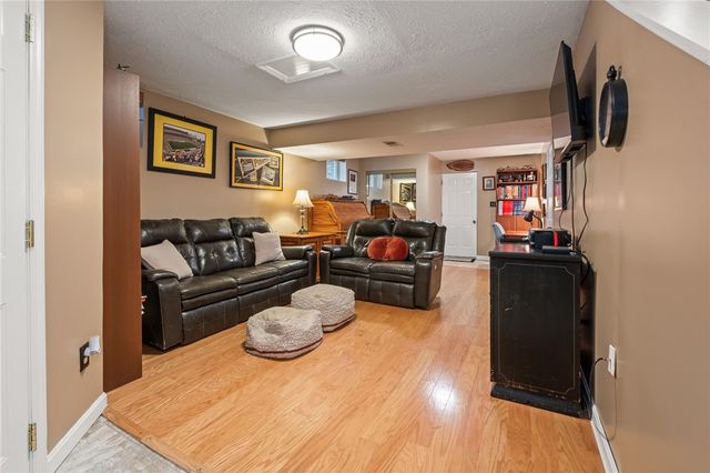 9242 Marshall Rd, Cranberry Twp, PA 16066