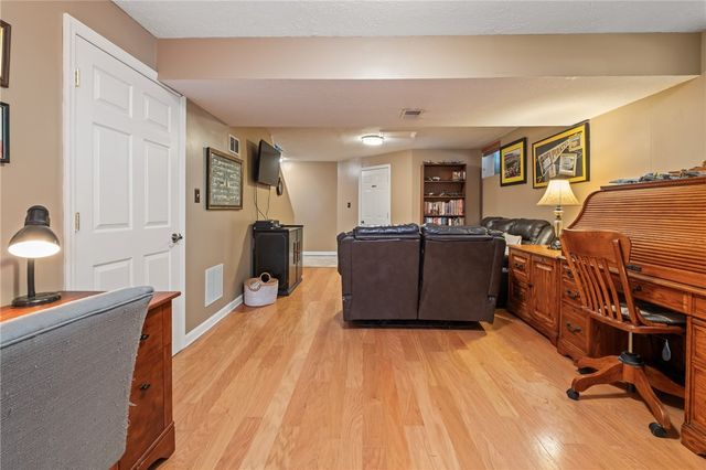 9242 Marshall Rd, Cranberry Twp, PA 16066