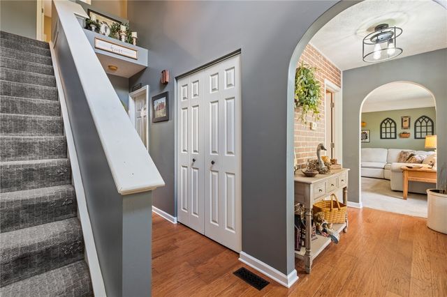 9242 Marshall Rd, Cranberry Twp, PA 16066