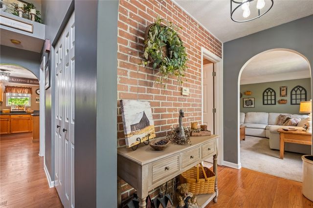 9242 Marshall Rd, Cranberry Twp, PA 16066