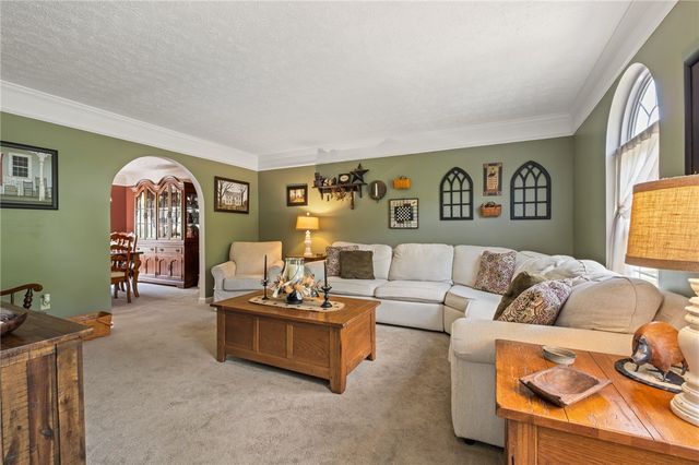 9242 Marshall Rd, Cranberry Twp, PA 16066