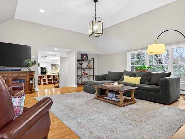 12 Cranberry Ln, Dover, MA 02030