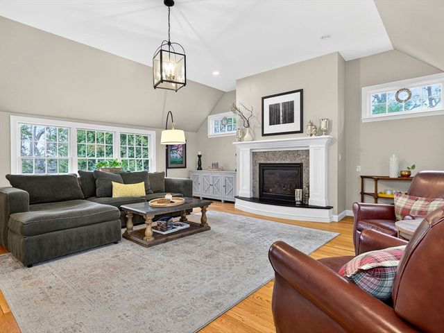 12 Cranberry Ln, Dover, MA 02030