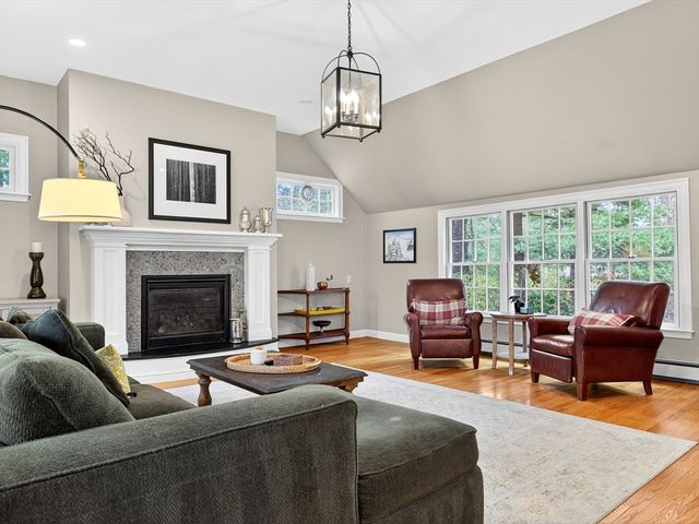 12 Cranberry Ln, Dover, MA 02030