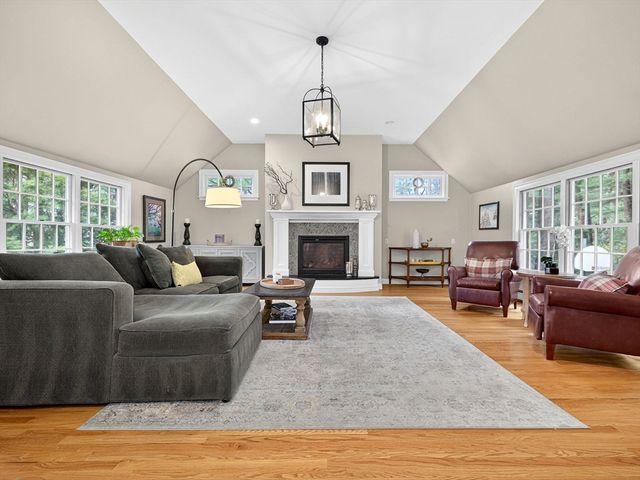 12 Cranberry Ln, Dover, MA 02030