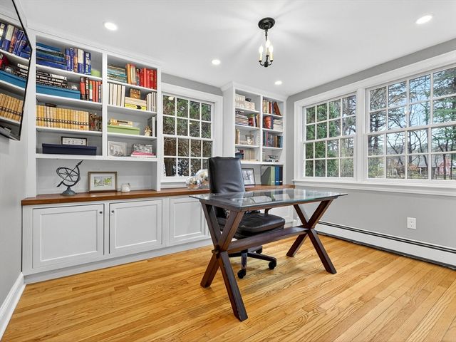 12 Cranberry Ln, Dover, MA 02030