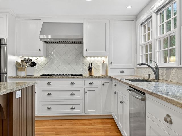 12 Cranberry Ln, Dover, MA 02030