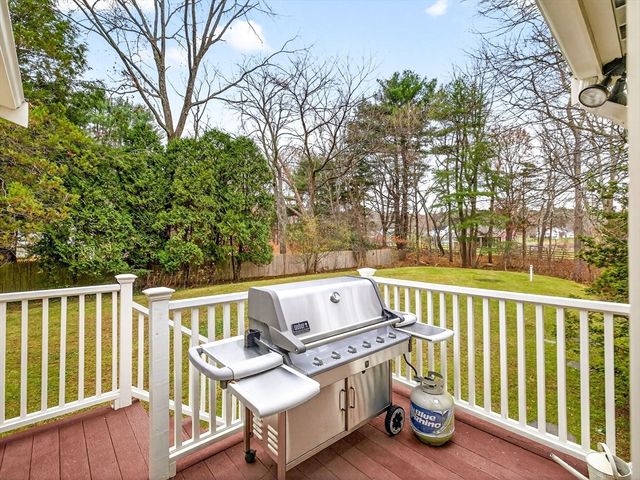 12 Cranberry Ln, Dover, MA 02030