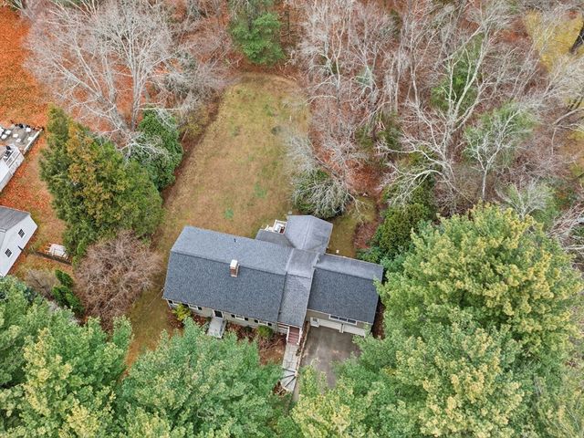 12 Cranberry Ln, Dover, MA 02030