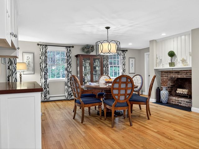 12 Cranberry Ln, Dover, MA 02030