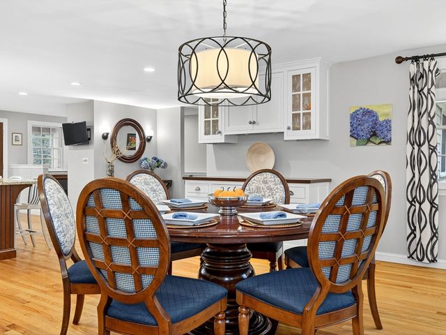 12 Cranberry Ln, Dover, MA 02030