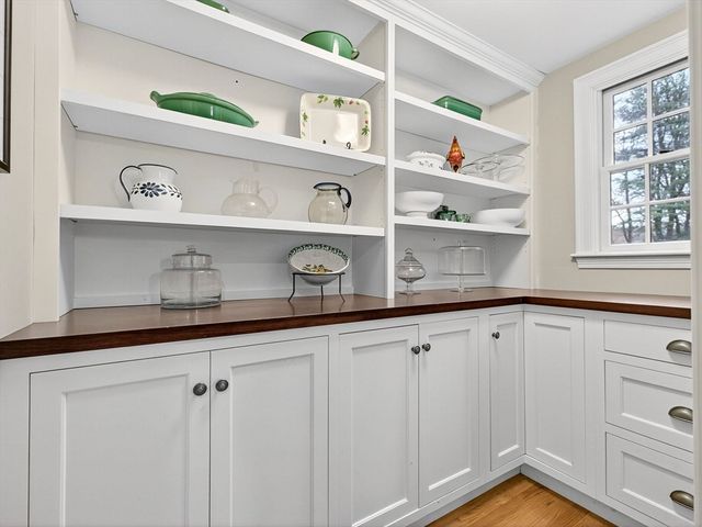 12 Cranberry Ln, Dover, MA 02030