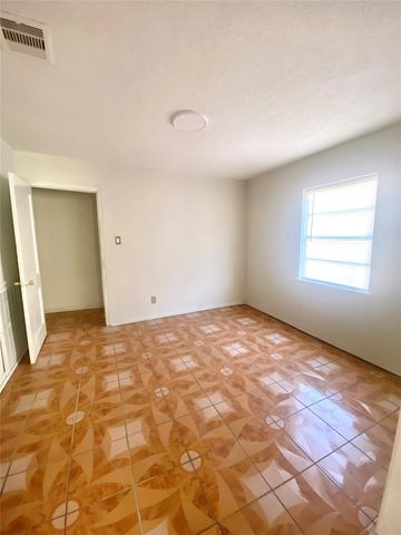 6518 Linden Street, Houston, TX 77087