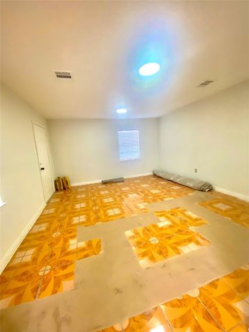 6518 Linden Street, Houston, TX 77087