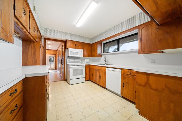 139 Lakeshore Drive, Waxahachie, TX 75165