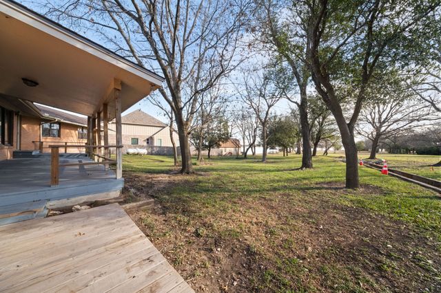 139 Lakeshore Drive, Waxahachie, TX 75165