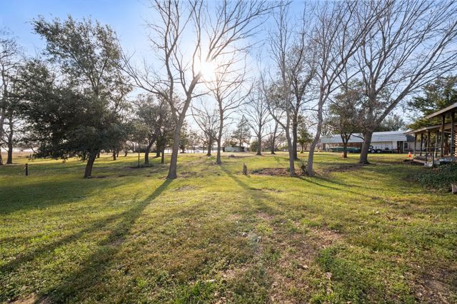 139 Lakeshore Drive, Waxahachie, TX 75165