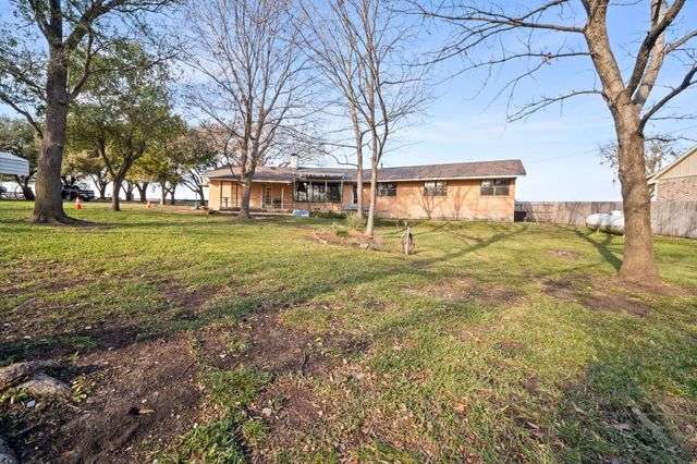 139 Lakeshore Drive, Waxahachie, TX 75165