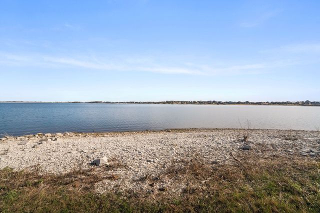 139 Lakeshore Drive, Waxahachie, TX 75165