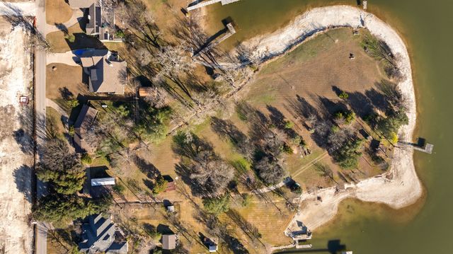 139 Lakeshore Drive, Waxahachie, TX 75165