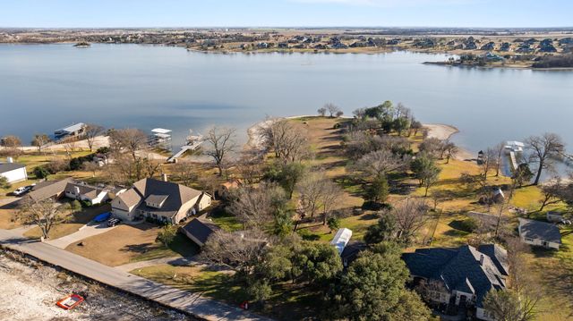 139 Lakeshore Drive, Waxahachie, TX 75165