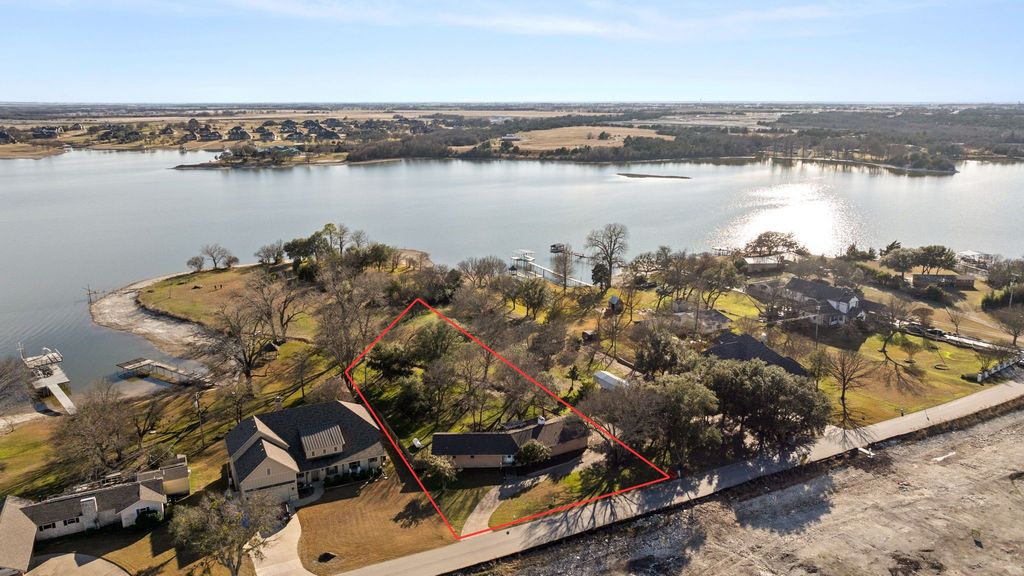 139 Lakeshore Drive, Waxahachie, TX 75165