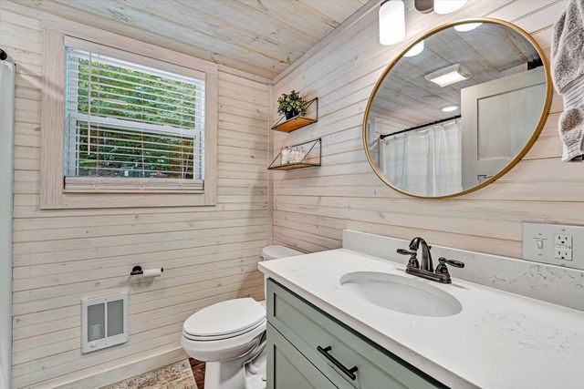 50 Grace LN, Union Hall, VA 24176