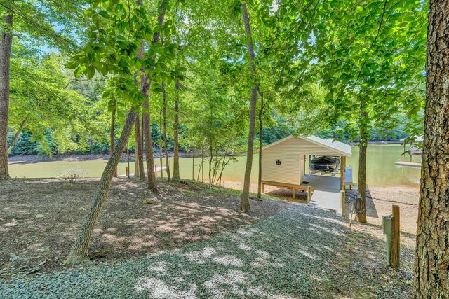 50 Grace LN, Union Hall, VA 24176