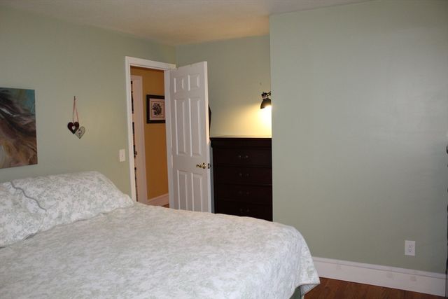178 Oak Hollow, Springfield, MA 01128