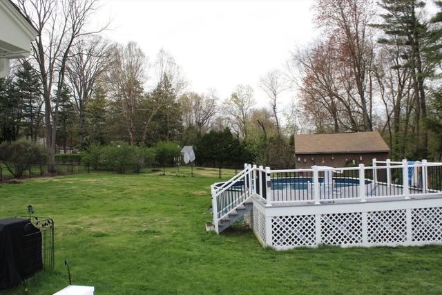 178 Oak Hollow, Springfield, MA 01128