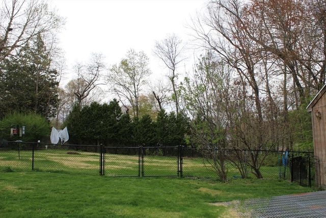 178 Oak Hollow, Springfield, MA 01128