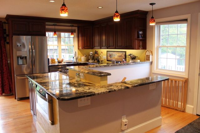 178 Oak Hollow, Springfield, MA 01128